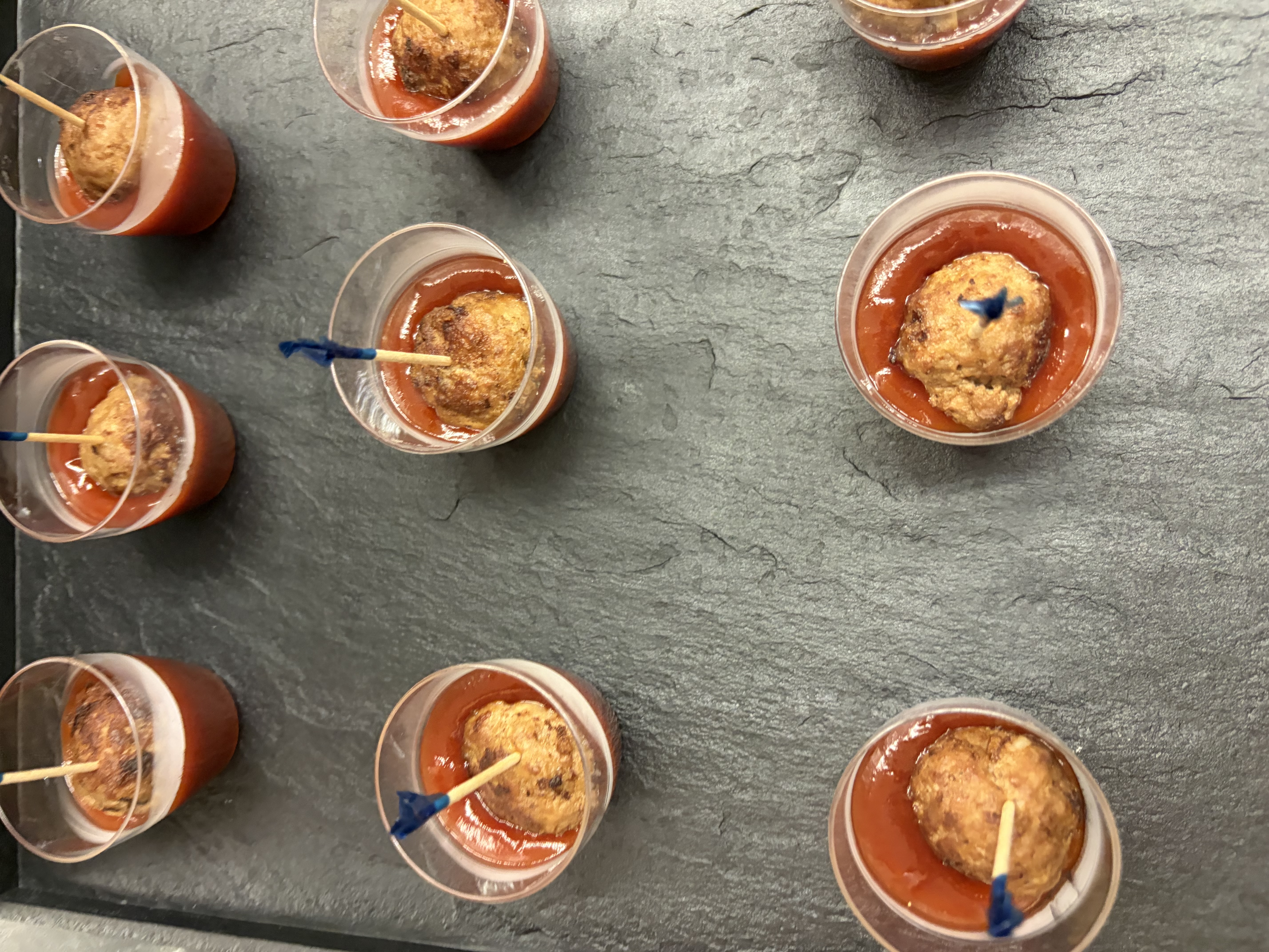 Rinds-Meat-Balls an BBQ Sauce (Mindestbestellmenge: 10 Stück)