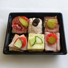 Canapé halbiert (Mindestbestellmenge: 10 Stück)