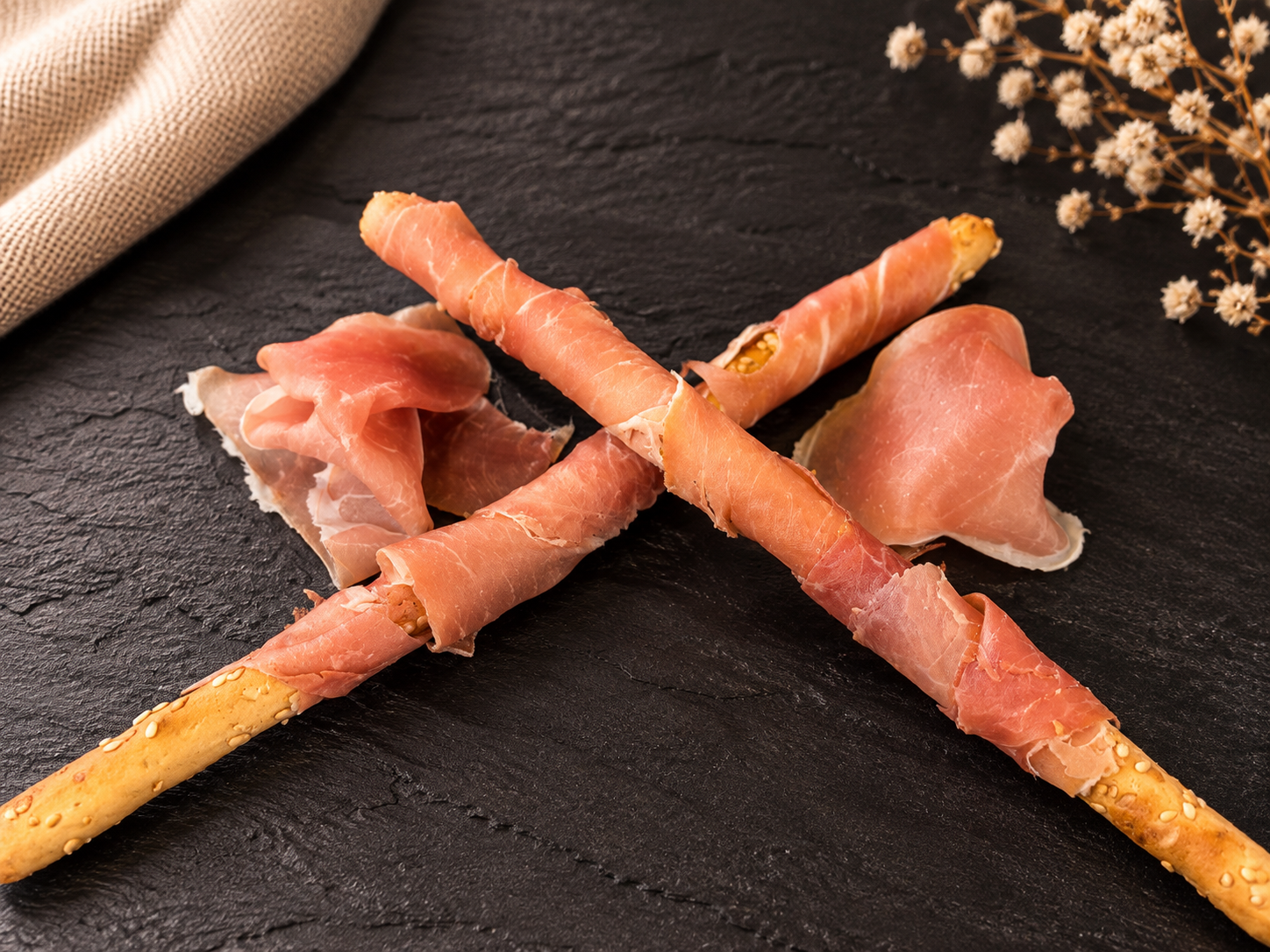 Grissini mit Rohschinken (Mindestbestellmenge: 5 Stück)